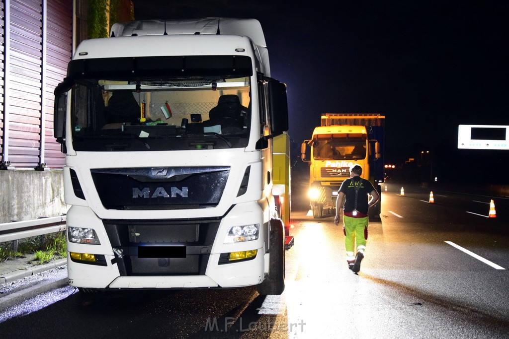 LKW Verfolgung A 3 Rich Oberhausen gestellt mit Nagelbrett Hoehe AS Koeln Dellbrueck P77.JPG - Miklos Laubert